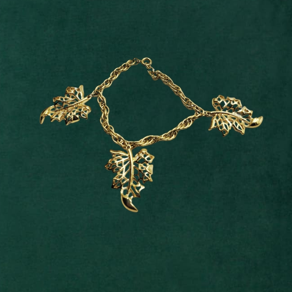 Gold Tone Bracelet with 3 Leaves